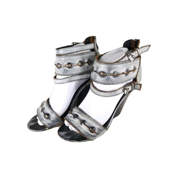 Mia MLE Women's Monterey US 7M Gray Silver Distressed Leather Open Toe Sandals - Picture 1 of 16